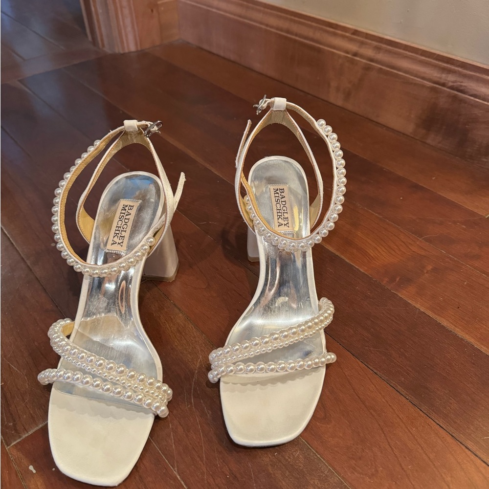 Cute pearl heels